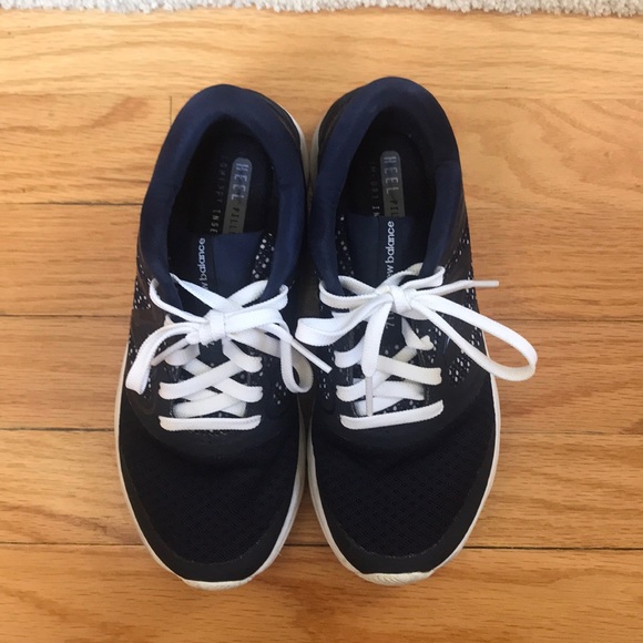 Women’s New Balance 711s - Picture 3 of 4